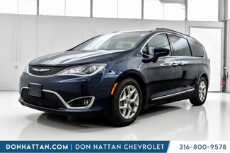 Used 2017 Chrysler Pacifica Touring-L w/ Tire & Wheel Group image 1