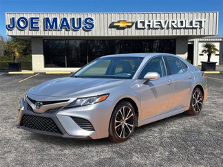 Used 2018 Toyota Camry SE image 1