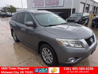 Used 2015 Nissan Pathfinder SV image 1