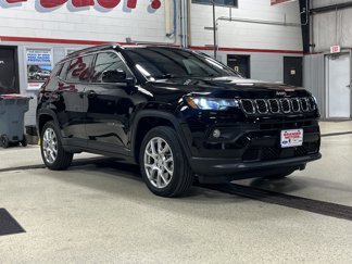 Used 2024 Jeep Compass Latitude w/ Sun and Sound Group image 1