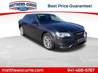 Used 2017 Chrysler 300 Limited image 1