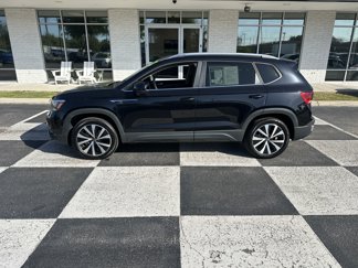 Used 2022 Volkswagen Taos SE image 1