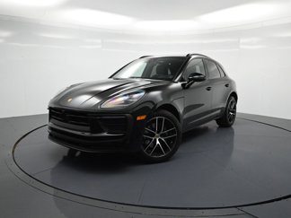 Certified 2025 Porsche Macan image 1