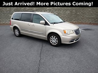 Used 2013 Chrysler Town & Country Touring image 1