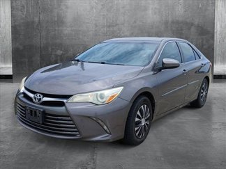 Used 2016 Toyota Camry LE image 1