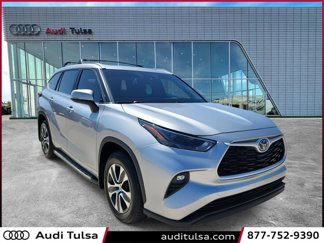 Used 2023 Toyota Highlander XLE image 1