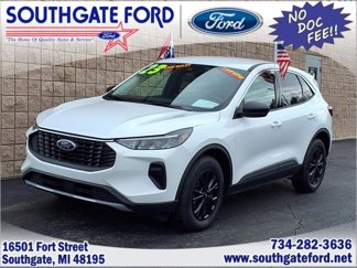 Used 2023 Ford Escape Active image 1