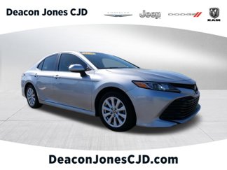 Used 2020 Toyota Camry LE image 1