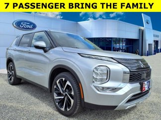 Used 2023 Mitsubishi Outlander SE image 1