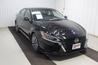 Used 2023 Nissan Altima 2.5 SV w/ SV Premium Package image 1