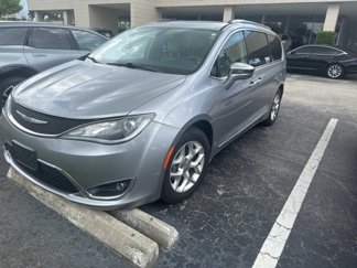 Used 2020 Chrysler Pacifica Limited image 1