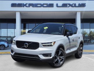 Used 2022 Volvo XC40 T5 R-Design image 1