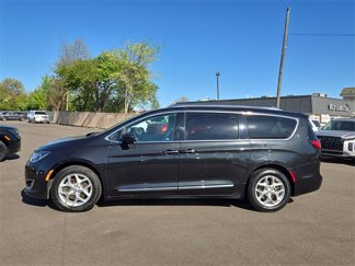 Used 2017 Chrysler Pacifica Touring-L Plus w/ Tire & Wheel Group image 1