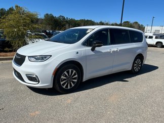 New 2025 Chrysler Pacifica Select image 1