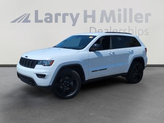 Used 2018 Jeep Grand Cherokee Laredo image 1