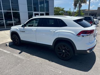 Used 2022 Volkswagen Atlas Cross Sport SE w/ Black Wheel Package image 1