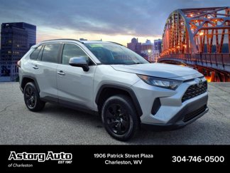 Used 2021 Toyota RAV4 LE image 1