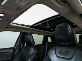 Used 2017 Jeep Cherokee Overland w/ Technology Group image 1