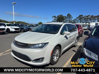 Used 2017 Chrysler Pacifica Touring-L image 1