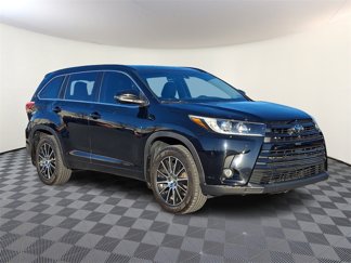 Used 2018 Toyota Highlander SE image 1