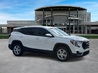Used 2024 GMC Terrain SLE image 1