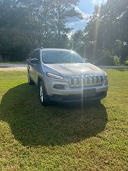Used 2016 Jeep Cherokee Sport image 1