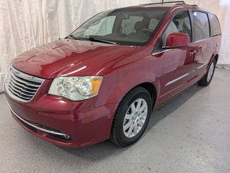 Used 2014 Chrysler Town & Country Touring image 1