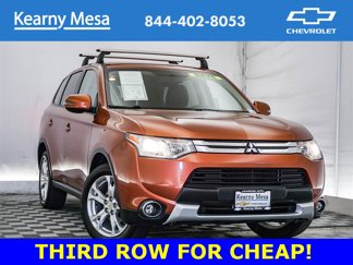 Used 2015 Mitsubishi Outlander SE image 1