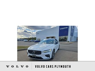 Used 2022 Volvo S60 B5 Momentum w/ Premium Package image 1