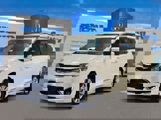Used 2019 Chrysler Pacifica Touring-L image 1