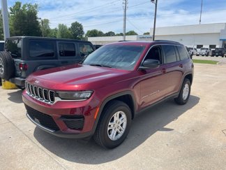 Used 2023 Jeep Grand Cherokee Laredo image 1