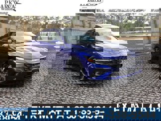 Used 2024 Hyundai Elantra Limited image 1