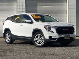 Used 2022 GMC Terrain SLE image 1