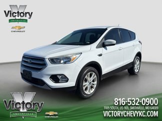 Used 2019 Ford Escape SE image 1