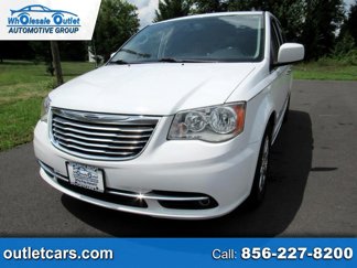 Used 2016 Chrysler Town & Country Touring w/ Driver Convenience Group image 1
