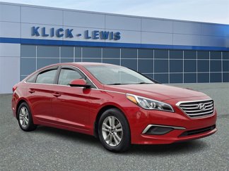 Used 2017 Hyundai Sonata SE image 1