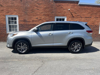 Used 2019 Toyota Highlander XLE image 1