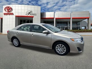 Used 2014 Toyota Camry LE image 1