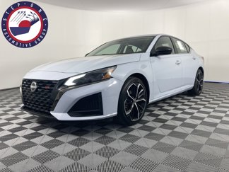 Used 2023 Nissan Altima 2.5 SR image 1