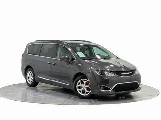 Used 2017 Chrysler Pacifica Touring-L w/ Tire & Wheel Group image 1