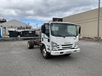 Used 2018 Isuzu NPR image 1