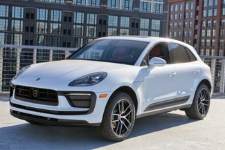 Certified 2025 Porsche Macan image 1