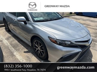 Used 2022 Toyota Camry SE image 1