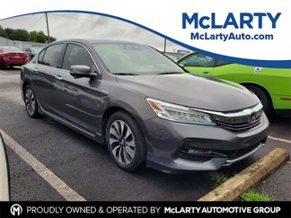 Used 2017 Honda Accord Touring image 1