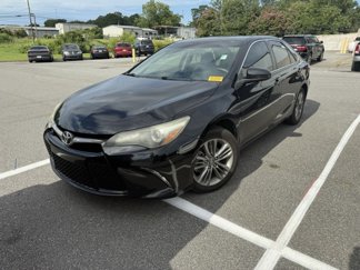 Used 2016 Toyota Camry SE image 1