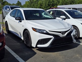 Used 2022 Toyota Camry SE image 1