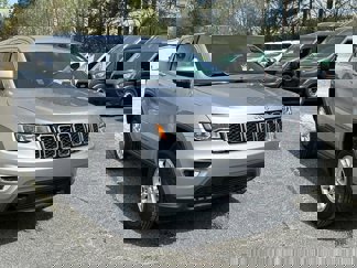 Used 2020 Jeep Grand Cherokee Laredo image 1