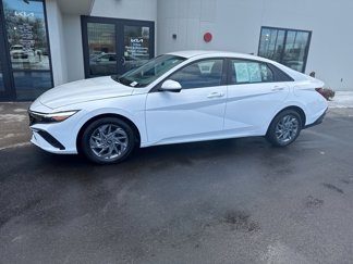 Used 2024 Hyundai Elantra SEL image 1
