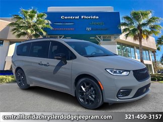 New 2025 Chrysler Pacifica Limited image 1