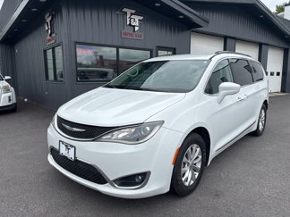 Used 2017 Chrysler Pacifica Touring-L image 1